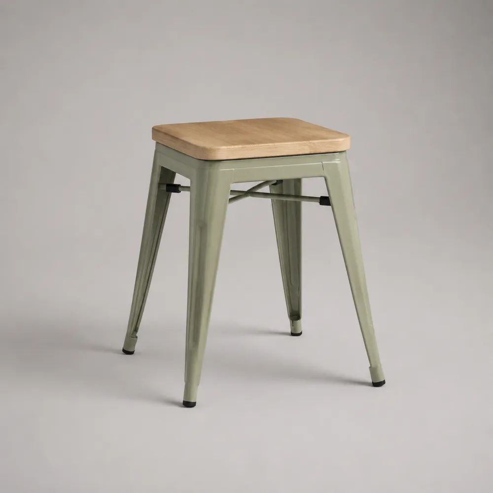Barhocker aus pulverbeschichtetem Stahl mit quadratischem Massivholzsitz, Salbeigrün/Natur, 43 × 43 × 65 cm