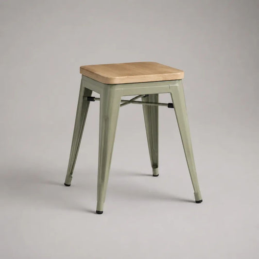 Barhocker aus pulverbeschichtetem Stahl mit quadratischem Massivholzsitz, Salbeigrün/Natur, 43 × 43 × 65 cm